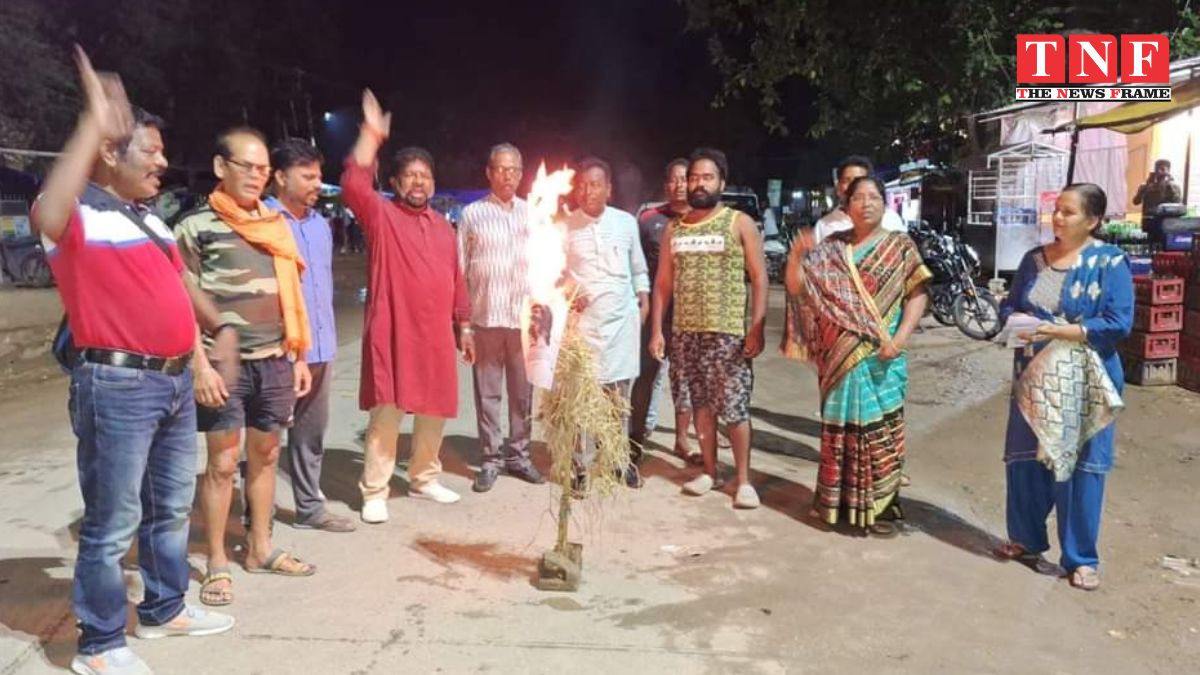 कराईकेला में भाजपाइयों ने मुख्यमंत्री हेमंत सोरेन का किया पूतला दहन