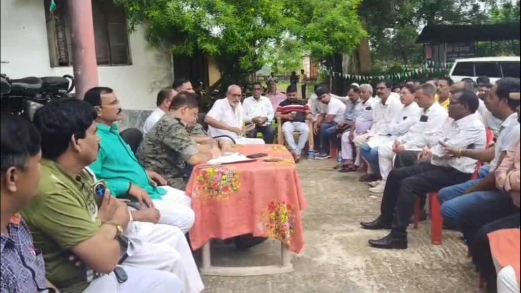 जमुआ थाना में आगामी दुर्गा पूजा को लेकर शांति समिति की बैठक 1 THE NEWS FRAME