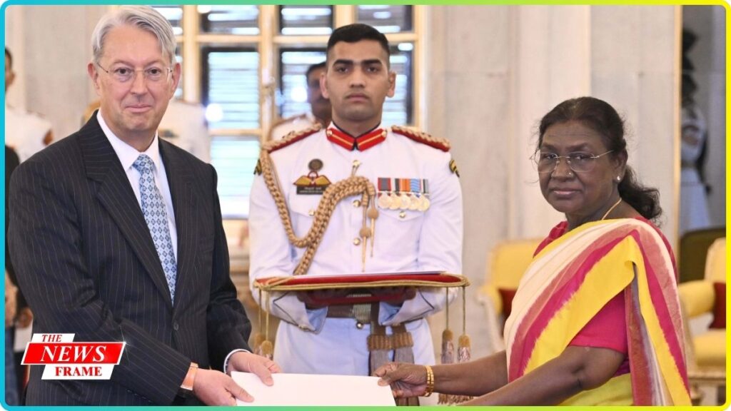 चार देशों के राजदूतों ने राष्ट्रपति को अपने परिचय पत्र प्रस्तुत किए 1 THE NEWS FRAME