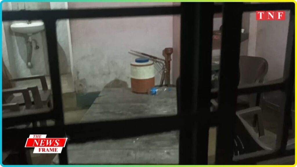 ट्रांसपोर्ट ऑफिस में तोड़फोड़, खिड़की-दरवाजे के शीशे टूटे