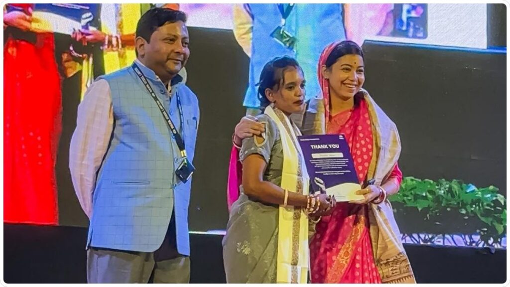 XLRI ऑडिटोरियम में दिशा के दीक्षांत समारोह के दौरान 620 ग्रामीण महिला नेतृत्वकर्ताओं की उपलब्धियों का जश्न मनाया गया 1 THE NEWS FRAME