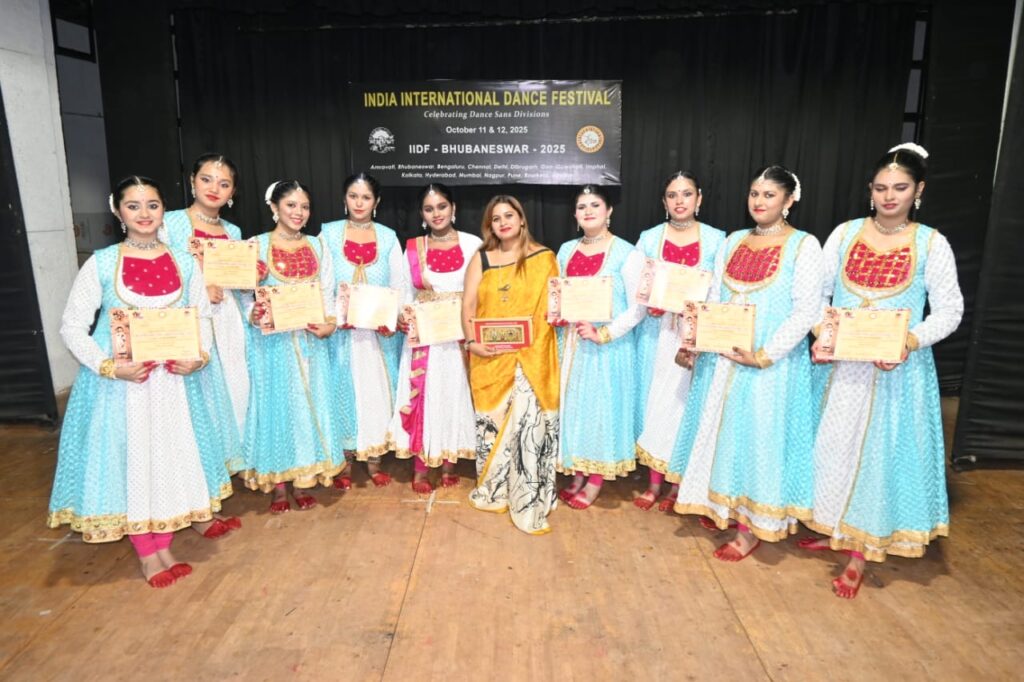 भुवनेश्वर में झारखंड की चमक: मोनिका डे और उनके शिष्यों ने इंडिया इंटरनेशनल डांस फेस्टिवल में लूटी महफिल 3 THE NEWS FRAME