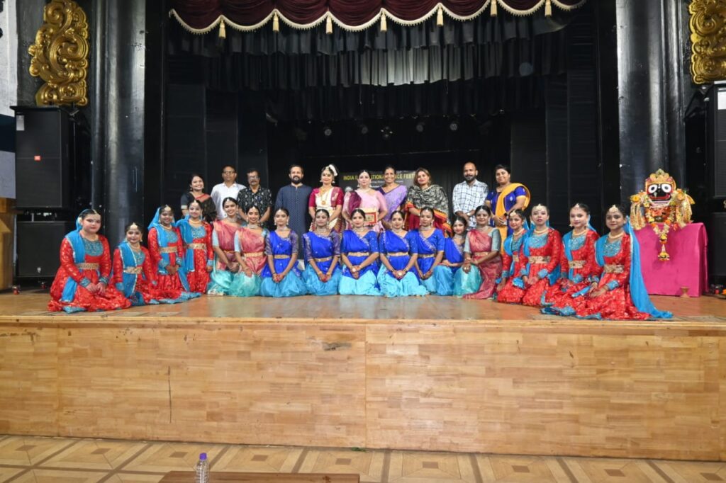 भुवनेश्वर में झारखंड की चमक: मोनिका डे और उनके शिष्यों ने इंडिया इंटरनेशनल डांस फेस्टिवल में लूटी महफिल 2 THE NEWS FRAME