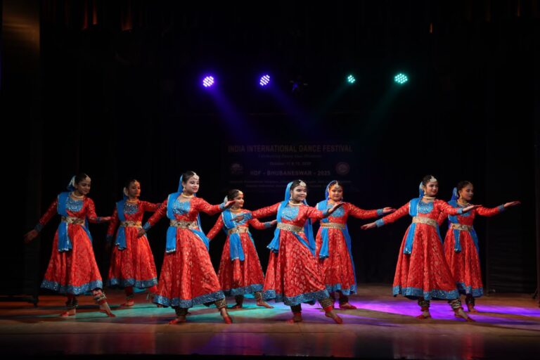 भुवनेश्वर में झारखंड की चमक: मोनिका डे और उनके शिष्यों ने इंडिया इंटरनेशनल डांस फेस्टिवल में लूटी महफिल