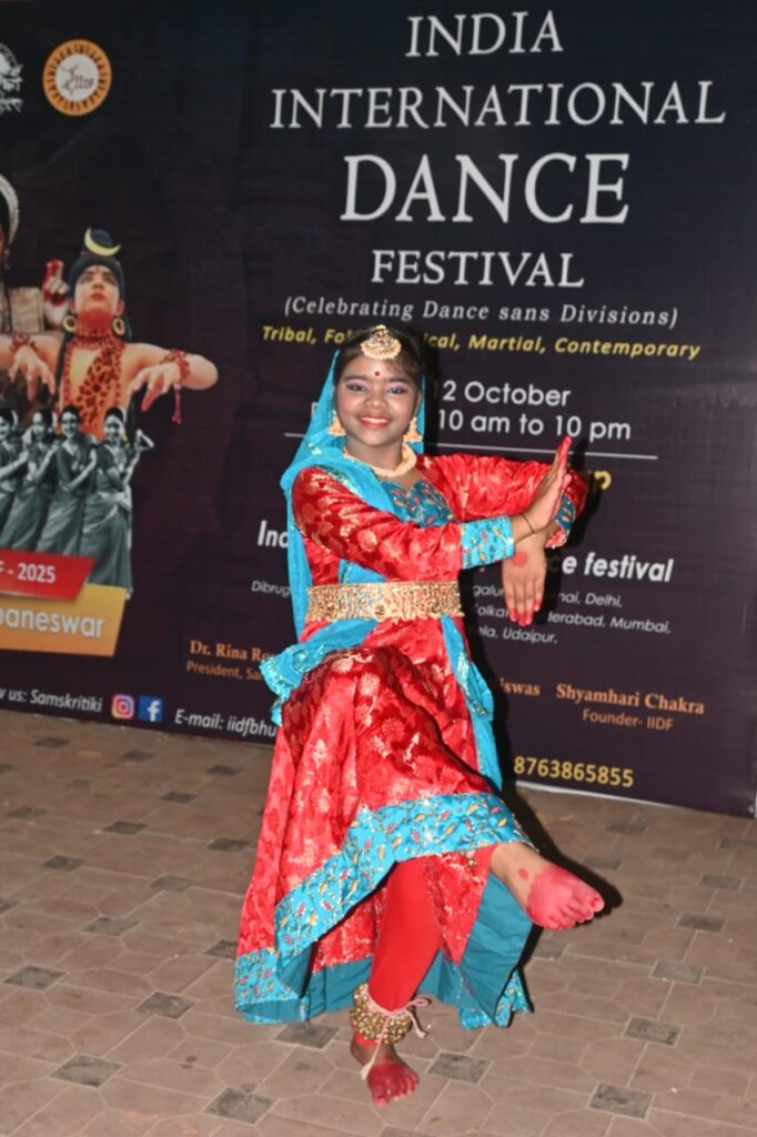 भुवनेश्वर में झारखंड की चमक: मोनिका डे और उनके शिष्यों ने इंडिया इंटरनेशनल डांस फेस्टिवल में लूटी महफिल 1 THE NEWS FRAME