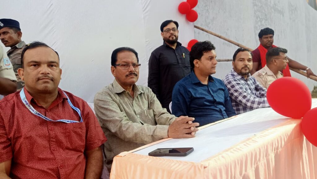 छठ पर्व पर येसु भवन पंप हाउस घाट के पास लगाया गया सहायता शिविर, श्रद्धालुओं के लिए फर्स्ट एड, एंबुलेंस और शुद्ध पेयजल की व्यवस्था 1 THE NEWS FRAME