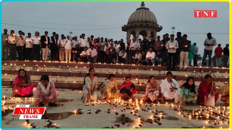 5001 दीपों से आलोकित हुई राप्ती, आरती के साथ देव दीपावली मनाई गई 16 5001 दीपों से आलोकित हुई राप्ती, आरती के साथ देव दीपावली मनाई गई