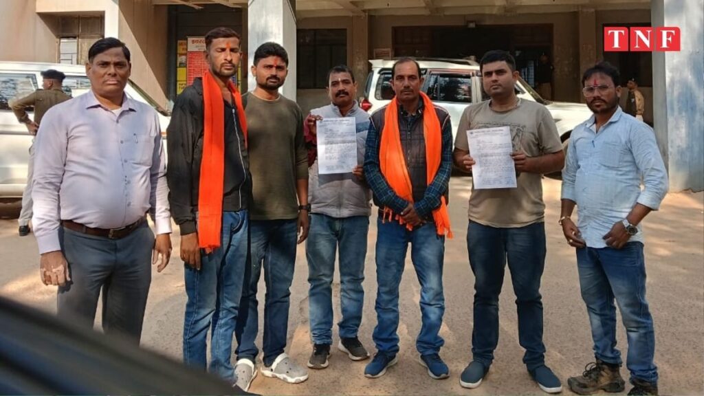 विश्व हिंदू परिषद ने गोवंश तस्करी व गोकशी पर रोक की मांग को लेकर एसपी को सौंपा ज्ञापन 1 THE NEWS FRAME