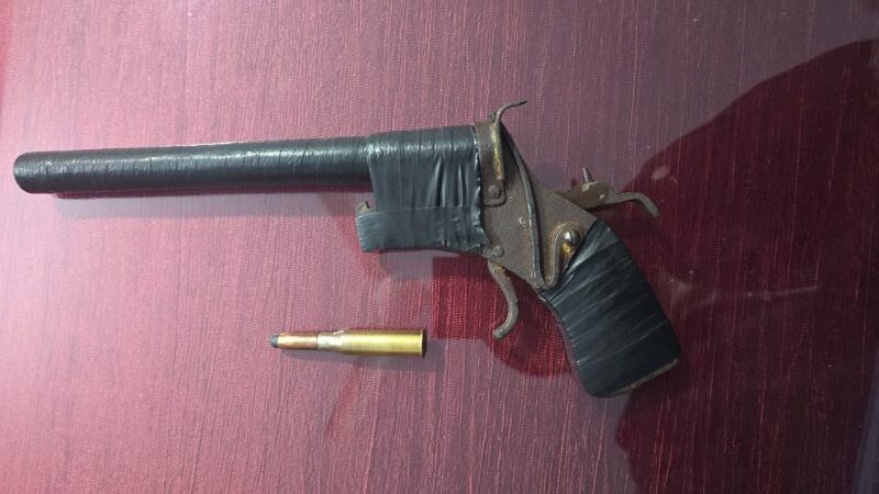 गिरिडीह पुलिस की त्वरित कार्रवाई: अवैध हथियार के साथ एक अपराधी गिरफ्तार 1 THE NEWS FRAME