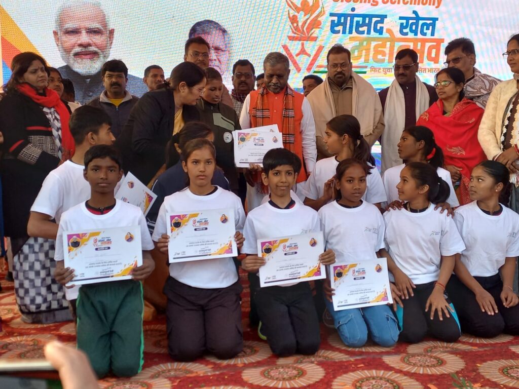 सांसद खेल महोत्सव का भव्य समापन एवं सम्मान समारोह आयोजित, नेता प्रतिपक्ष बाबूलाल मरांडी हुए शामिल 2 THE NEWS FRAME