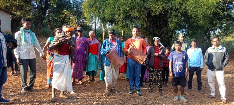 मांदर - नगाड़ों की गूंज में डूबा लांजी गांव, आदिवासी समाज ने धूमधाम से मनाया मागे पर्व 11 मांदर – नगाड़ों की गूंज में डूबा लांजी गांव, आदिवासी समाज ने धूमधाम से मनाया मागे पर्व