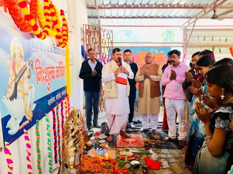 वीणापाणी पाठशाला के 120 विद्यार्थियों ने श्रद्धा व उल्लास के साथ मनाई सरस्वती पूजा