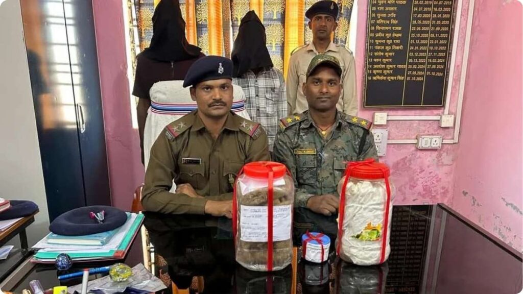 गढ़वा में दिल दहला देने वाली वारदात: डायन की बात पर 3 साल के मासूम की हत्या, दो आरोपी गिरफ्तार 1 गढ़वा में दिल दहला देने वाली वारदात: डायन-बिसाही के शक में 3 साल के मासूम की हत्या