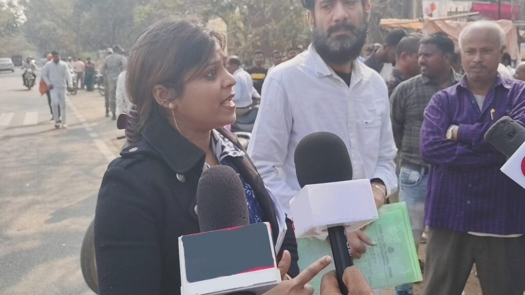 बड़की सरिया नगर पंचायत चुनाव: अध्यक्ष पद में नामांकन के लिए महिलाओं में दिखा जबरदस्त उत्साह 5 THE NEWS FRAME