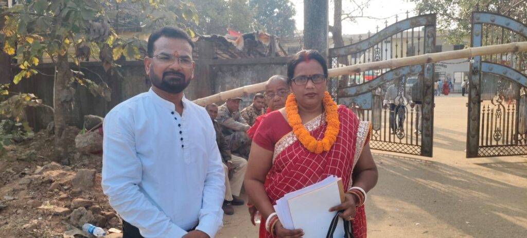बड़की सरिया नगर पंचायत चुनाव: अध्यक्ष पद में नामांकन के लिए महिलाओं में दिखा जबरदस्त उत्साह 7 THE NEWS FRAME