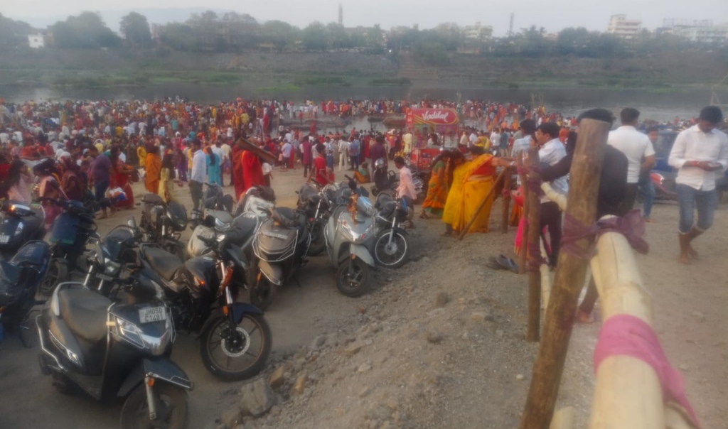 पर्व-त्योहार को लेकर जिला प्रशासन सतर्क, घाटों पर कड़ी निगरानी 1 THE NEWS FRAME