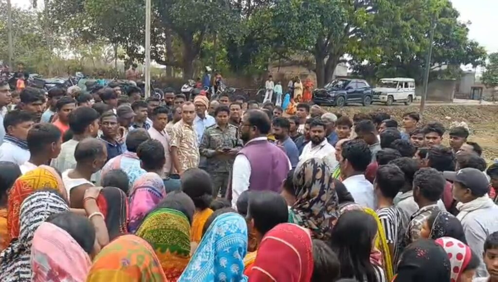 Iron rods सरिया प्रखंड के नावाडीह में कुएं से युवक कृष कुमार का शव मिला: रहस्यमयी मौत या साजिश? 1 THE NEWS FRAME