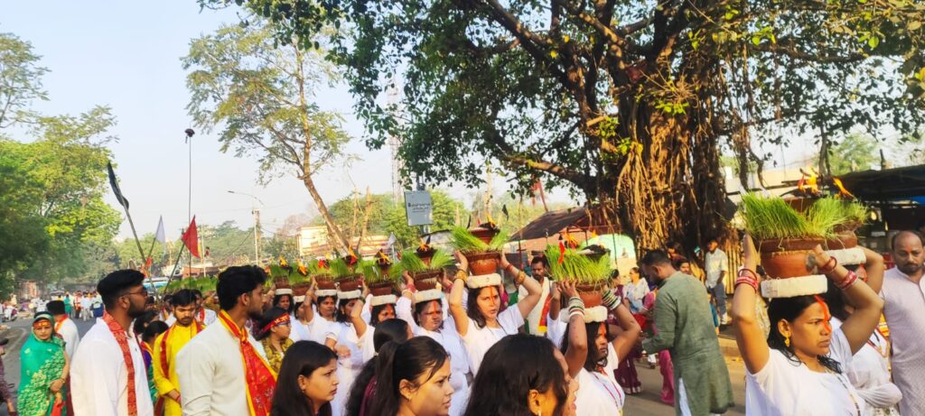 MP युवक संघ शीतला माता मंदिर में भव्य नवरात्रि जवांरा पूजा विसर्जन शोभायात्रा 3 THE NEWS FRAME