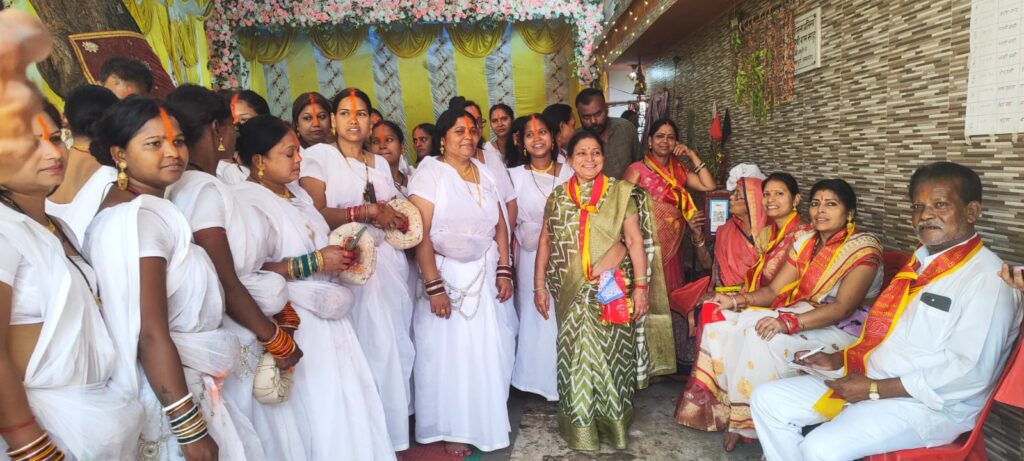 MP युवक संघ शीतला माता मंदिर में भव्य नवरात्रि जवांरा पूजा विसर्जन शोभायात्रा 4 THE NEWS FRAME