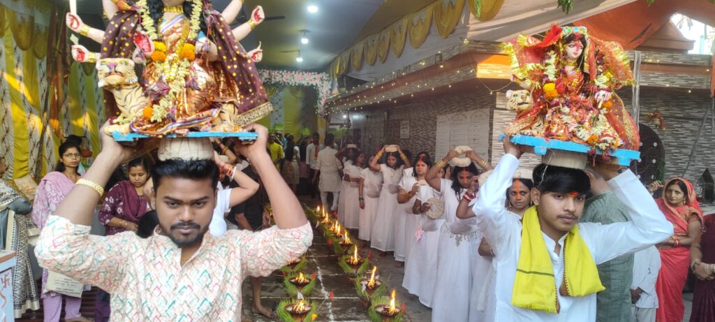 MP युवक संघ शीतला माता मंदिर में भव्य नवरात्रि जवांरा पूजा विसर्जन शोभायात्रा 1 THE NEWS FRAME