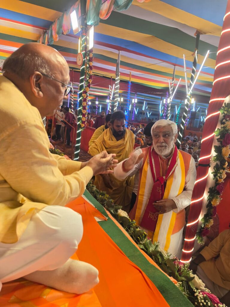 Ayodhya में आयोजित विशाल धर्म सम्मेलन में शामिल हुए सरयू राय 1 THE NEWS FRAME
