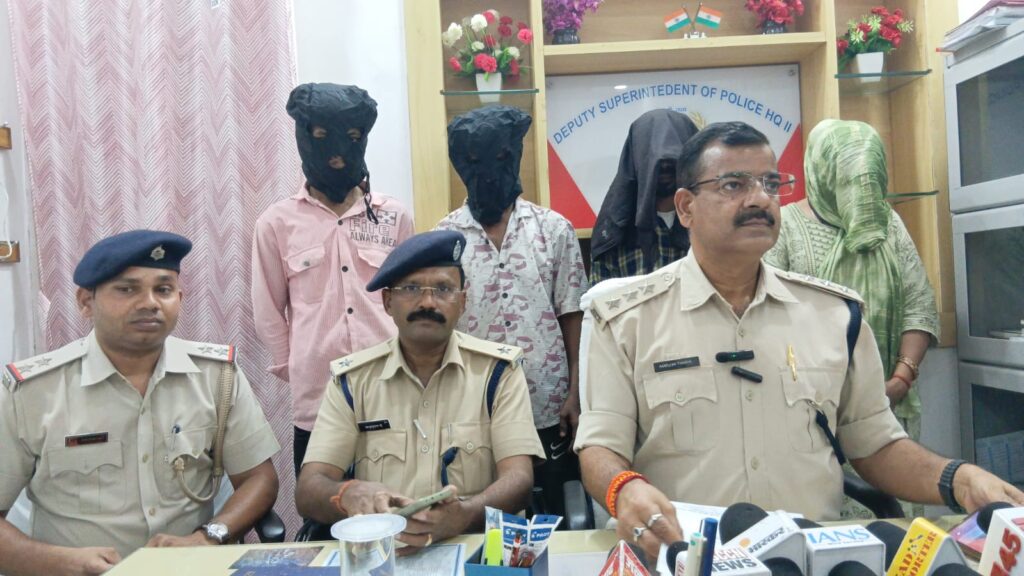 Sonari में ब्राउन शुगर के साथ महिला समेत 4 गिरफ्तार, मैरिन ड्राइव पर पुलिस की बड़ी कार्रवाई 1 THE NEWS FRAME