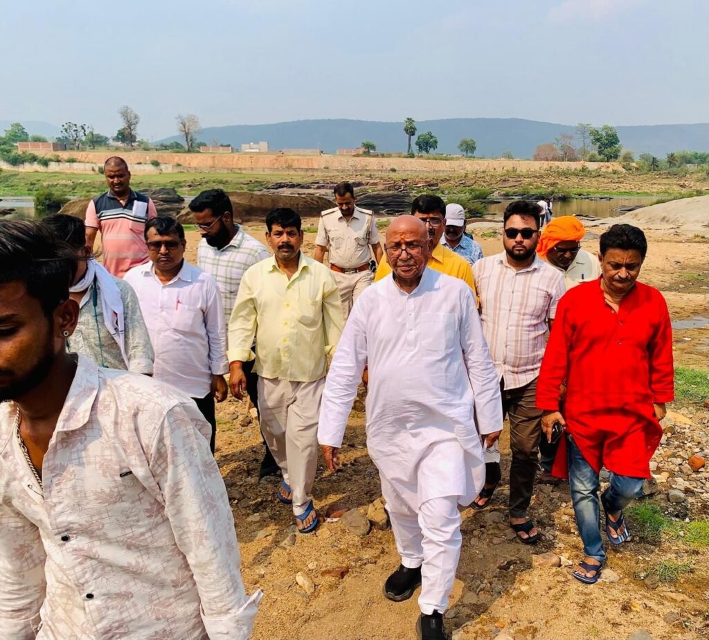 Golden line में पर्यावरण संकट लाखों मछलियों की मौत के बाद सरयू राय मैदान में 1 THE NEWS FRAME