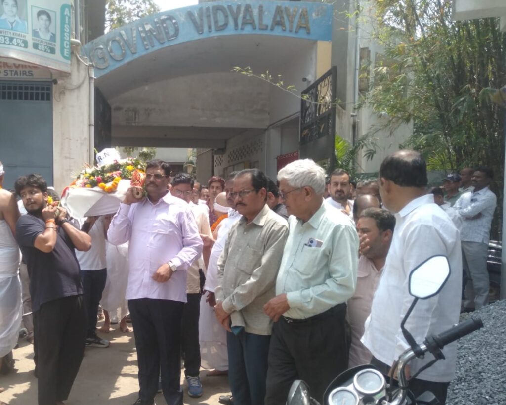 Govind विद्यालय के संस्थापक डॉक्टर बी डी शर्मा को नम आंखों से दी गई बिदाई 1 THE NEWS FRAME