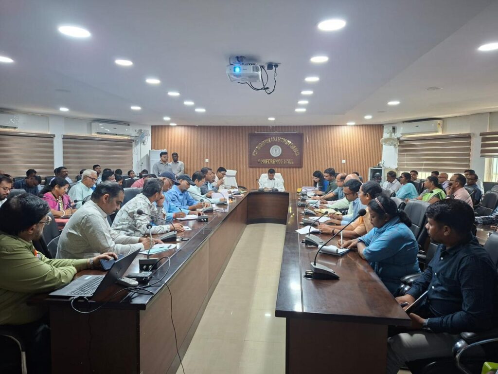 निजी School की फीस पर सख्ती पश्चिमी सिंहभूम में बंधी लगाम, अभिभावकों को राहत 1 THE NEWS FRAME