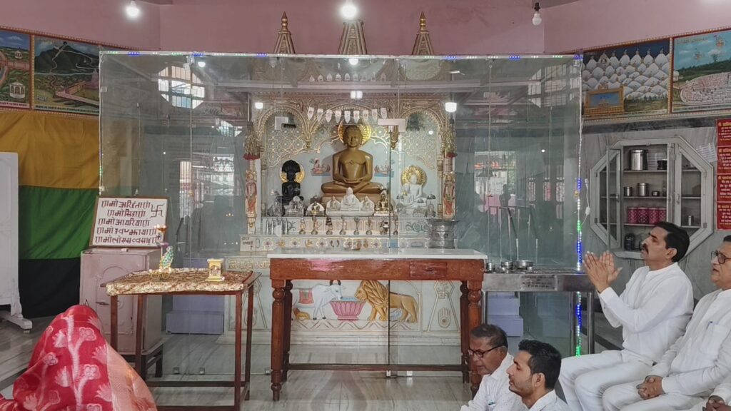 World णमोकार दिवस पर सरिया में भक्ति का संगम, सामूहिक मंत्र जाप से गूंजा दिगम्बर जैन मंदिर परिसर 2 THE NEWS FRAME