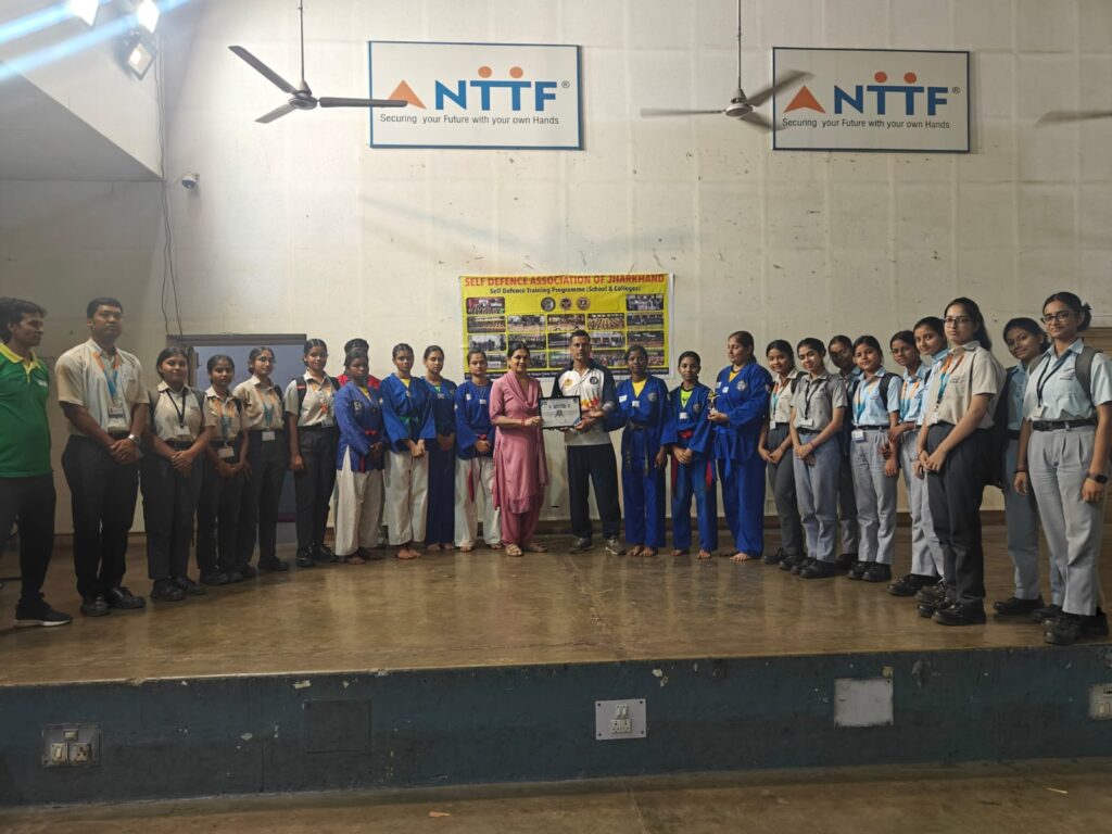 NTTF RD टाटा टेक्नोलॉजी एजुकेशन सेंटर में सेल्फ डिफेंस ट्रेनिंग कार्यक्रम का आयोजन 1 THE NEWS FRAME