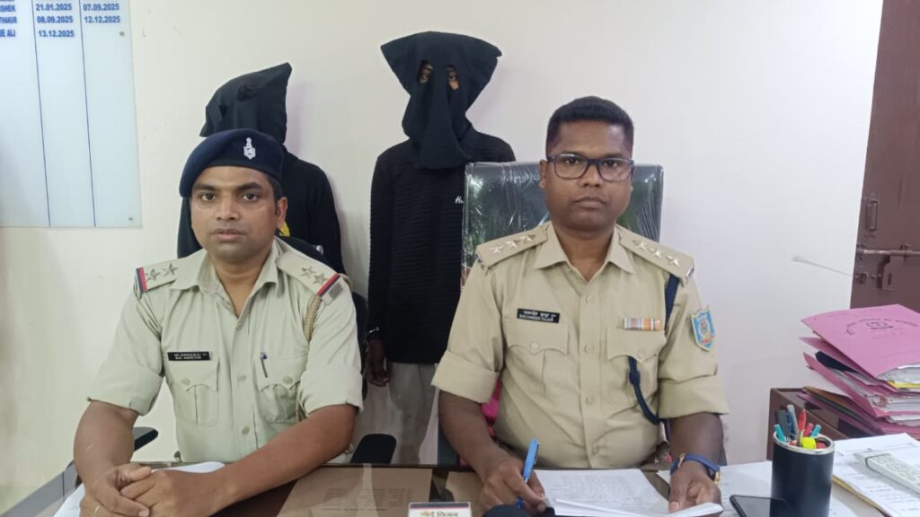 Motorcycle चोर गिरोह पर पुलिस का शिकंजा 4 बाइक बरामद, 2 बदमाश गिरफ्तार 2 THE NEWS FRAME