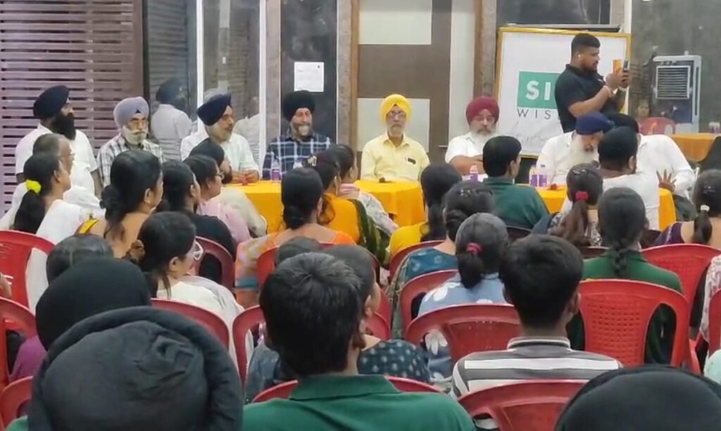 Sikh Wisdom Academy में पेरेंट्स-टीचर मीटिंग का सफल आयोजन, बच्चों के भविष्य पर हुआ सार्थक संवाद 2 THE NEWS FRAME