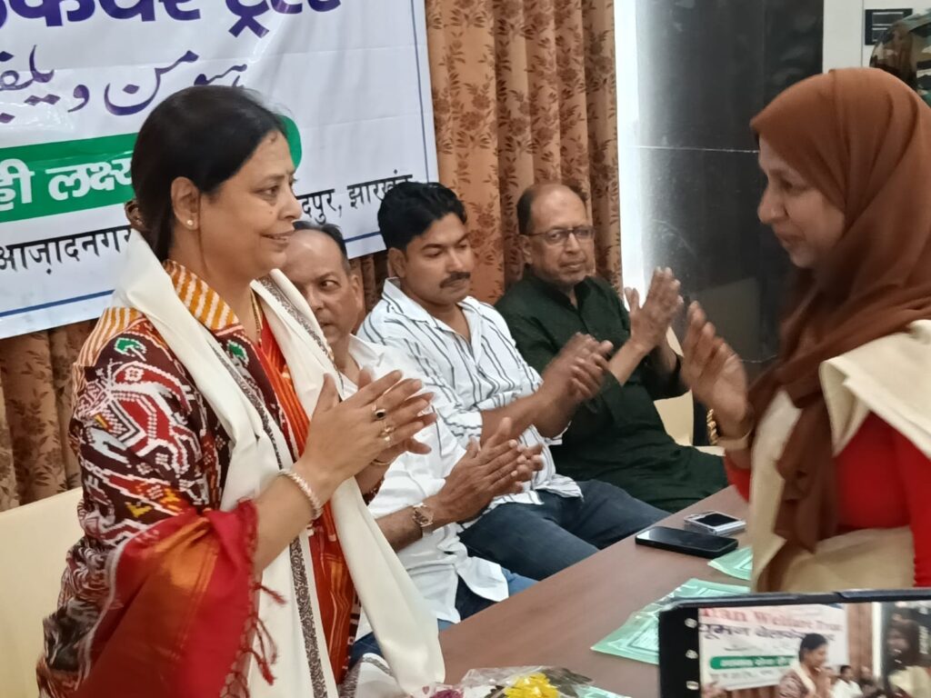 Human वेलफेयर ट्रस्ट का ईद मिलन समारोह जरूरतमंदों के बीच ठेला रिक्शा वितरण – आत्मनिर्भरता की नई उम्मीद 1 THE NEWS FRAME
