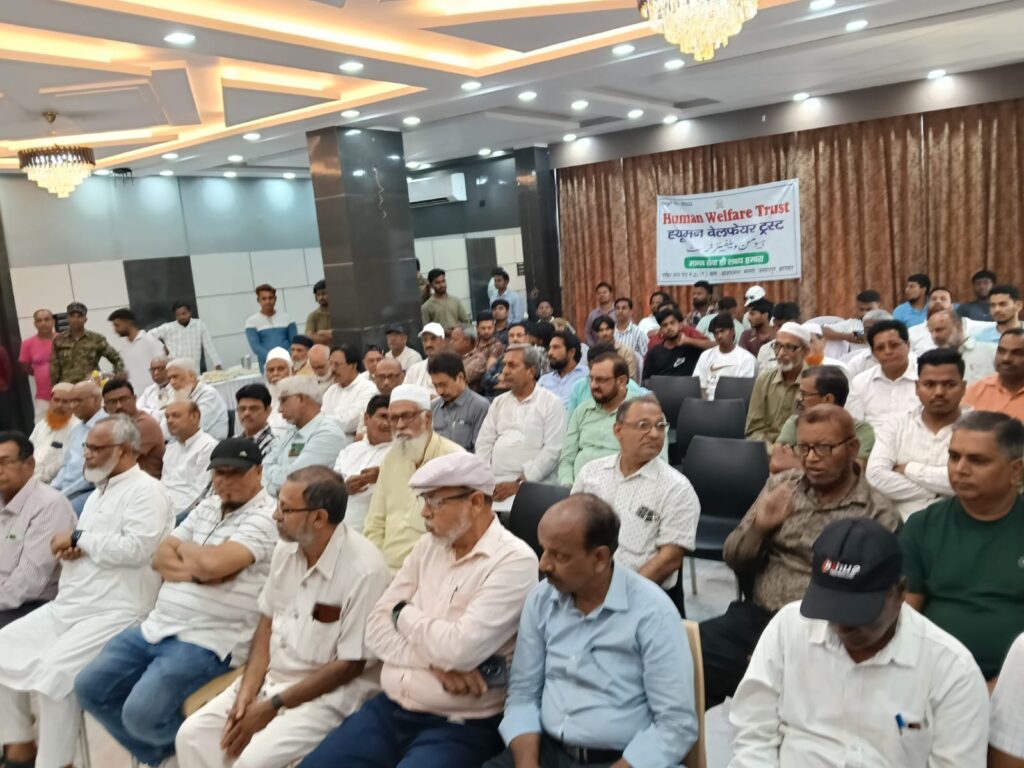 Human वेलफेयर ट्रस्ट का ईद मिलन समारोह जरूरतमंदों के बीच ठेला रिक्शा वितरण – आत्मनिर्भरता की नई उम्मीद 2 THE NEWS FRAME