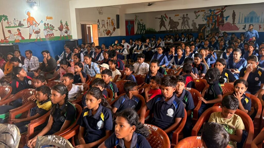 सेंट Mary स्कूल व मधूसुदन महतो टीचर्स ट्रेनिंग कॉलेज में अग्नि सुरक्षा प्रशिक्षण आयोजित 2 THE NEWS FRAME