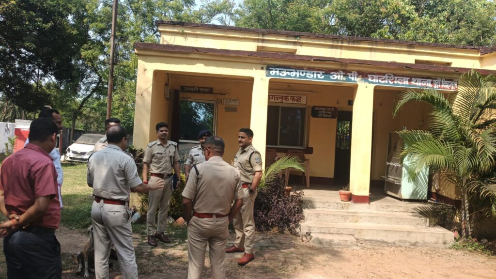 Ghatsila पुलिस बैठक 24 अप्रैल 2026 लंबित मामलों पर सख्ती, छापामारी के निर्देश 1 THE NEWS FRAME