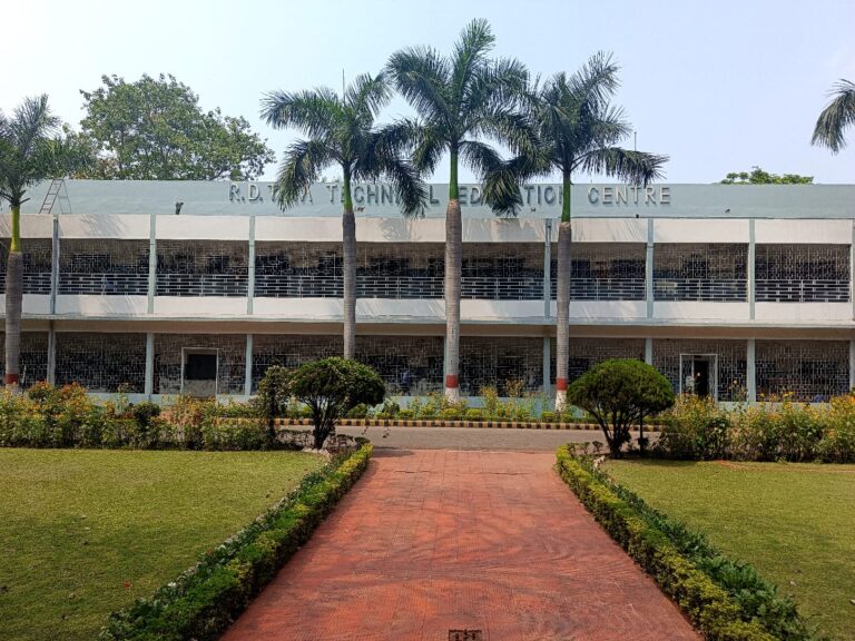 R. D. TATA तकनीकी शिक्षा केंद्र के 36 प्रशिक्षुओं का डॉ. रेड्डीज़ लैबोरेटरीज में चयन 111 R. D. TATA तकनीकी शिक्षा केंद्र के 36 प्रशिक्षुओं का डॉ. रेड्डीज़ लैबोरेटरीज में चयन