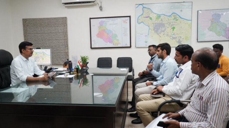 जन शिकायत निवारण दिवस में DM ने सुनीं लोगों की समस्याएं कई मामलों का ऑन द स्पॉट समाधान 14 जन शिकायत निवारण दिवस में DM ने सुनीं लोगों की समस्याएं कई मामलों का ऑन द स्पॉट समाधान