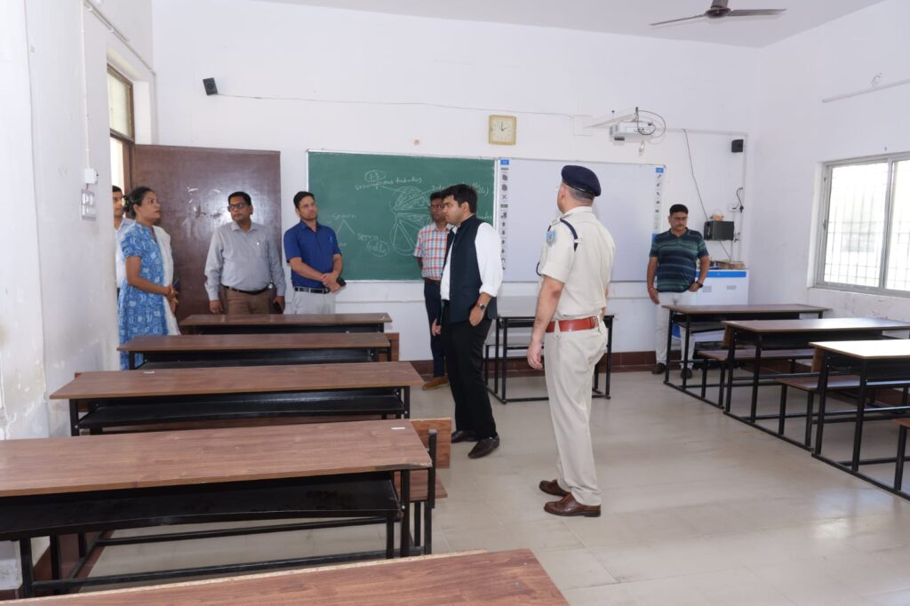 NEET (यूजी)-2026 को लेकर प्रशासन सतर्क परीक्षा केंद्रों का उपायुक्त ने किया निरीक्षण 2 THE NEWS FRAME