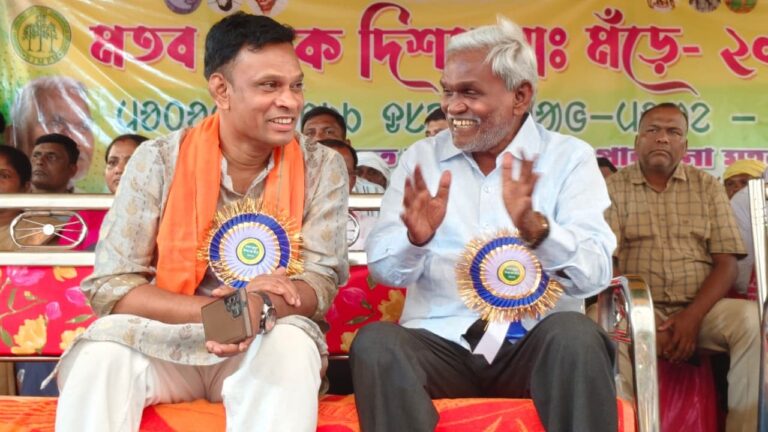 बंगाल जीत के बाद झारग्राम पहुंचे चम्पाई सोरेन का हुआ ऐतिहासिक स्वागत 3 बंगाल जीत के बाद झारग्राम पहुंचे चम्पाई सोरेन का हुआ ऐतिहासिक स्वागत
