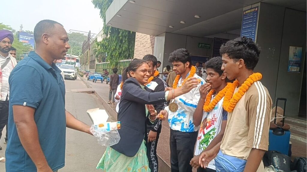 राष्ट्रीय किक Boxing चैंपियनशिप में झारखंड का दमदार प्रदर्शन 13 पदक जीतकर लौटे खिलाड़ियों का भव्य स्वागत 3 THE NEWS FRAME