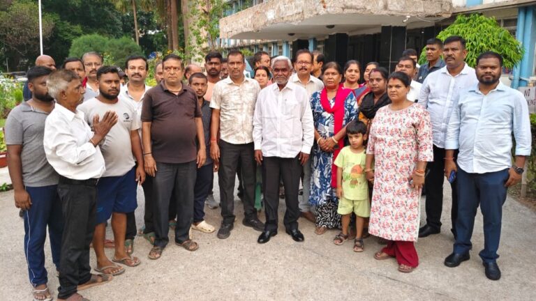 आदित्यपुर के एस टाइप चौक पर अवैध तरीके से दुकानें तोड़ने का मामला गरमाया, चम्पाई सोरेन ने प्रशासन को कार्रवाई का निर्देश दिया