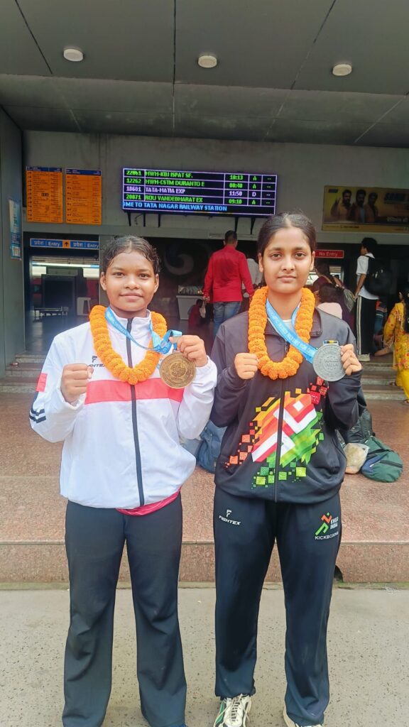 राष्ट्रीय किक Boxing चैंपियनशिप में झारखंड का दमदार प्रदर्शन 13 पदक जीतकर लौटे खिलाड़ियों का भव्य स्वागत 2 THE NEWS FRAME