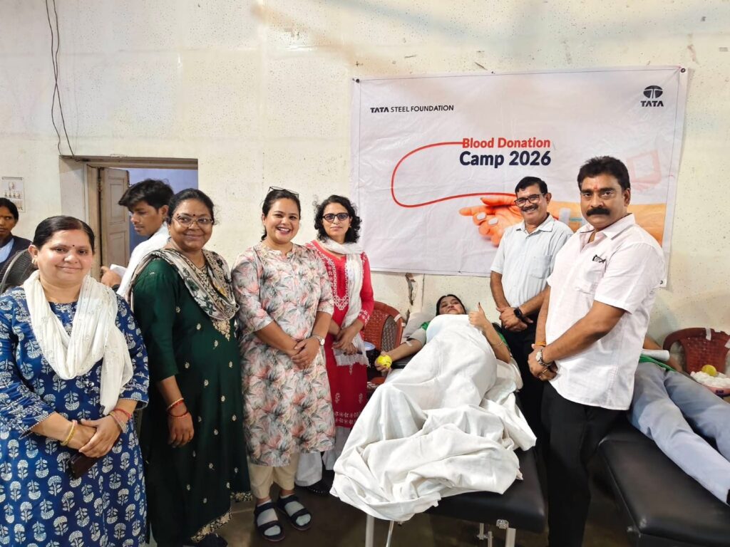 आर.डी. टाटा Technical एजुकेशन सेंटर में रक्तदान शिविर का आयोजन विद्यार्थियों और कर्मचारियों ने बढ़-चढ़कर किया रक्तदान 1 THE NEWS FRAME