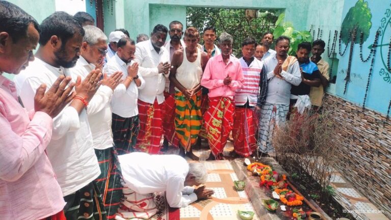 केंद्र में प्रधानमंत्री के रूप में 12 वर्ष पूरे होने के अवसर पर संथाल समाज की आस्था के प्रमुख केंद्र रजरप्पा स्थित जाहेरगढ़ में विशेष पूजा-अर्चना