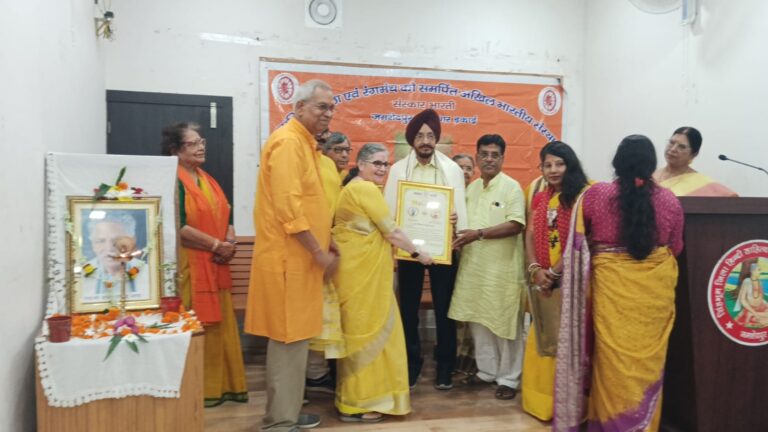 संस्कार भारती के गुरु पूर्णिमा समारोह में नाट्य गुरु अवतार सिंह पद्मश्री बाबा योगेन्द्रनाथ स्मृति सम्मान से सम्मानित 1 संस्कार भारती के गुरु पूर्णिमा समारोह में नाट्य गुरु अवतार सिंह पद्मश्री बाबा योगेन्द्रनाथ स्मृति सम्मान से सम्मानित
