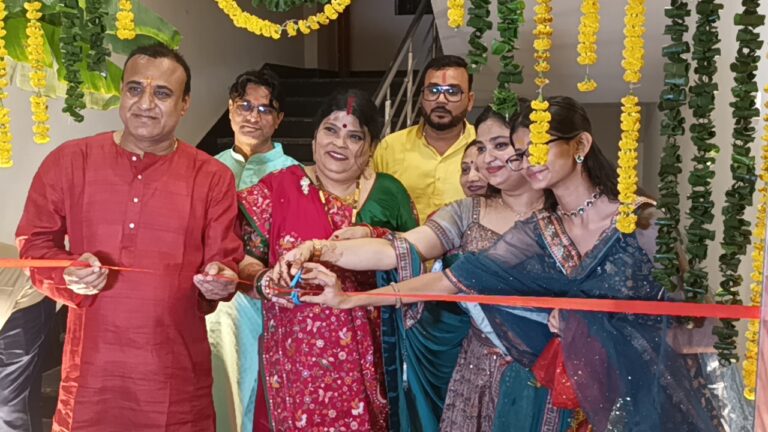 डिमना चौक में ‘द पर्वत पैलेस’ होटल व A/C बैंक्वेट हॉल का भव्य उद्घाटन, माता की चौकी के साथ हुआ शुभारंभ