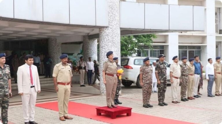 कोल्हान में नक्सलियों की पकड़ कमजोर, लेकिन सतर्कता में नहीं हो कोई कमी : डीजीपी तदाशा मिश्रा 30 कोल्हान में नक्सलियों की पकड़ कमजोर, लेकिन सतर्कता में नहीं हो कोई कमी : डीजीपी तदाशा मिश्रा