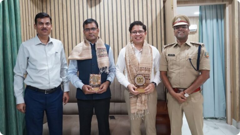 भारतीय विदेश सेवा के अधिकारियों का जमशेदपुर आगमन, जिला दण्डाधिकारी सह उपायुक्त एवं वरीय पुलिस अधीक्षक ने किया आत्मीय स्वागत 34 भारतीय विदेश सेवा के अधिकारियों का जमशेदपुर आगमन, जिला दण्डाधिकारी सह उपायुक्त एवं वरीय पुलिस अधीक्षक ने किया आत्मीय स्वागत